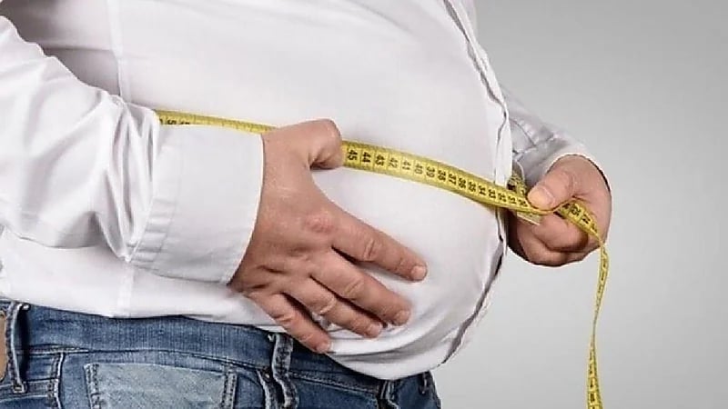 دراسة : قلة النوم سبباً جديداً في تراكم الدهون أسفل البطن