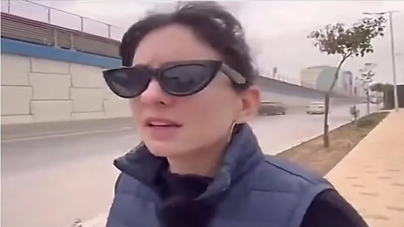 زائرة أجنبية تُبدي انبهارها بالرياض.. فيديو