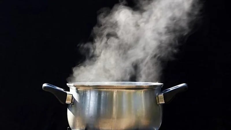 رجل يقتل زوجته بالماء المغلي بسبب شكه في سلوكها