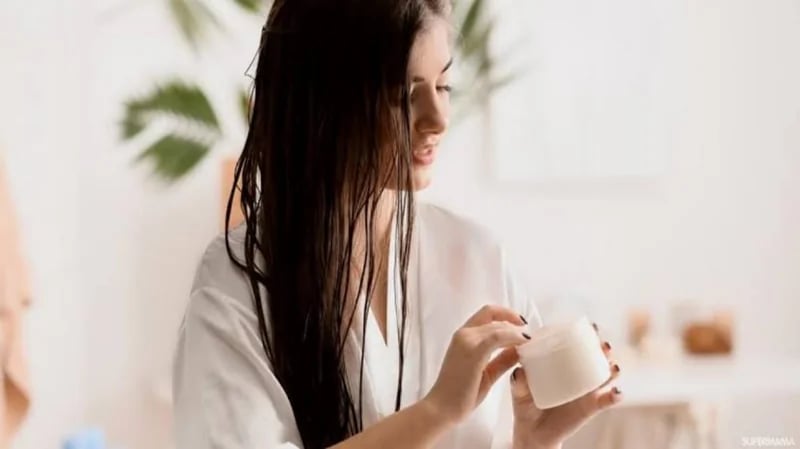 فوائد زبدة الشيا في ترطيب الشعر خلال الصيف
