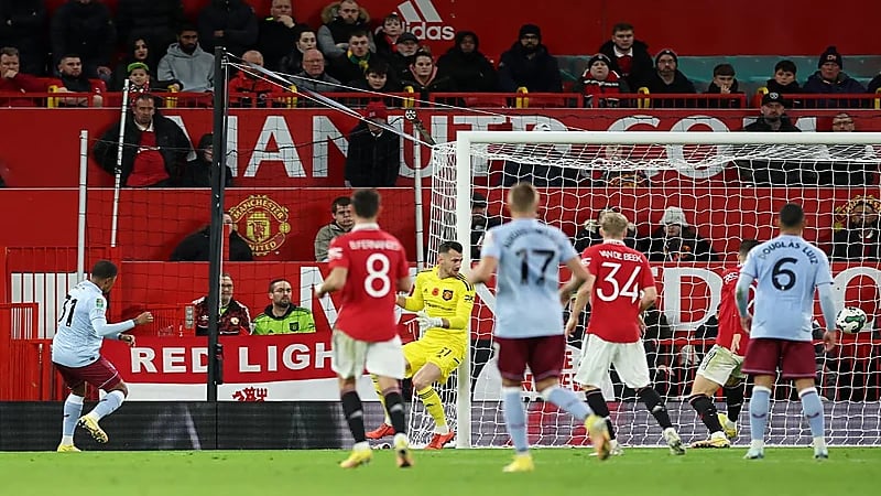 مانشستر يونايتد يهزم أستون فيلا ويصعد لـ "ثمن النهائي"