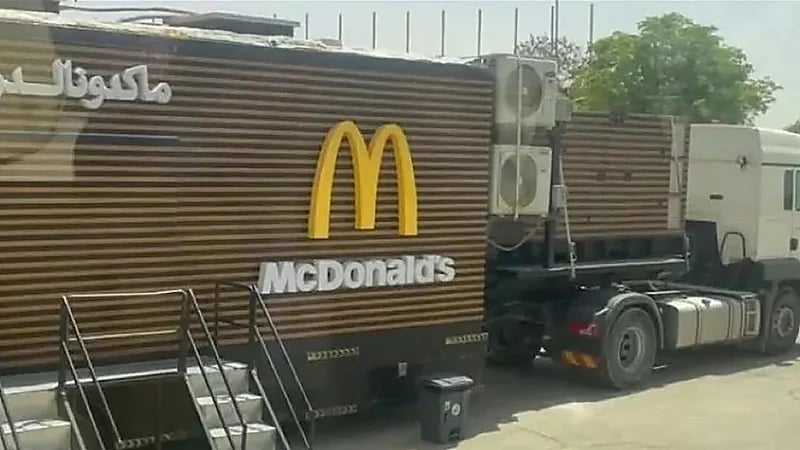 مطعم ماكدونالدز متنقل في الرياض من أجل ترامب