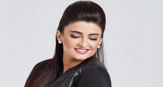 علا الفارس تتوسط أشقائها الأربعة