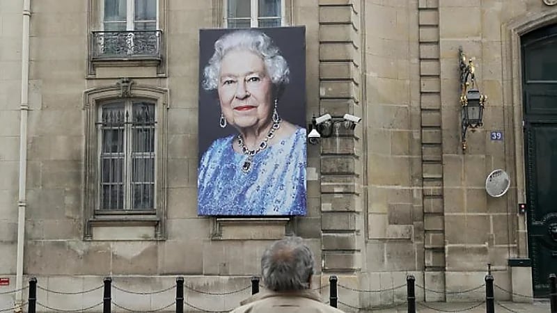 دور السينما تعرض جنازة الملكة إليزابيث