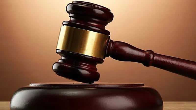 مواطنة تكسر كأس زجاجية على رأس زوجها بسبب حفلة