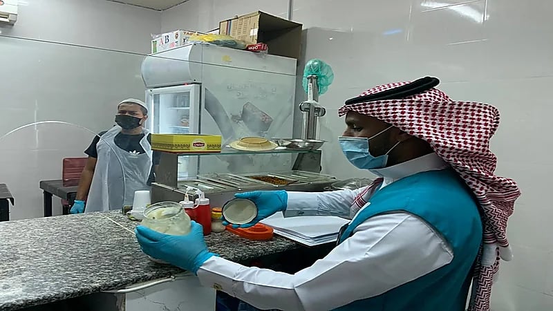 أمانة الشرقية تنفذ 1183 جولة رقابية في الأسواق والمراكز التجارية 