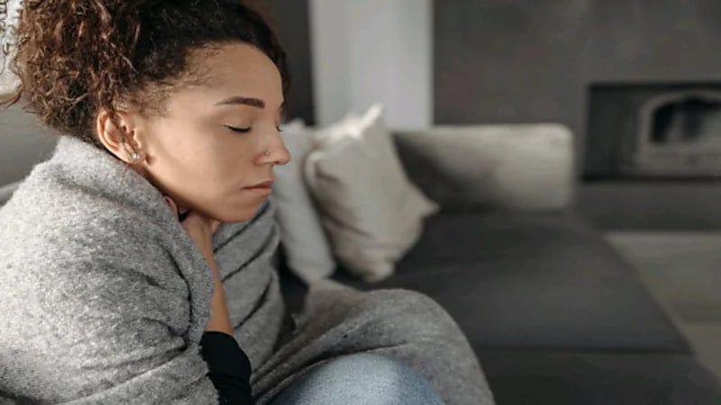 سبب شعور النساء بالبرد أكثر من الرجال