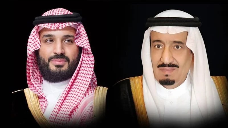 الوالد القائد خادم الحرمين الشريفين الملك سلمان وولي العهد يعزّيان أمير الكويت بوفاة الشيخ محمد عبدالعزيز