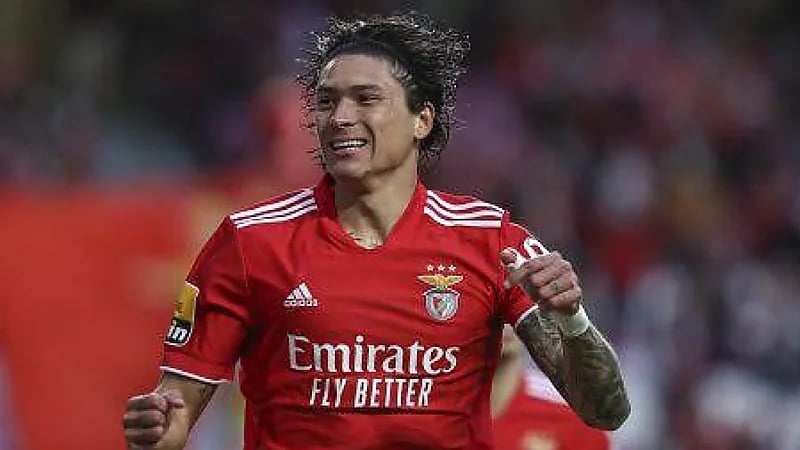 بالفيديو.. تسديدة طائشة تؤدي لسخرية واسعة من مهاجم ليفربول