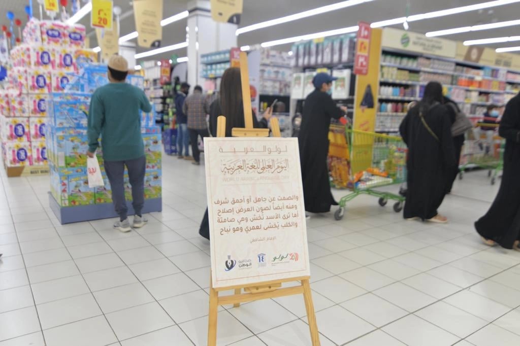 شاهد.. أسراب هائلة من الجراد تهاجم القصيم 