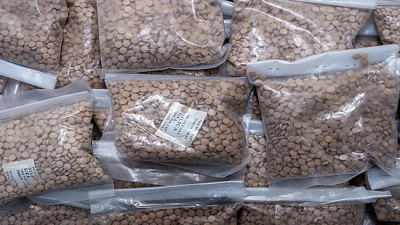 إحباط محاولة ترويج أكثر من مليون قرص إمفيتامين مخدر في الطائف