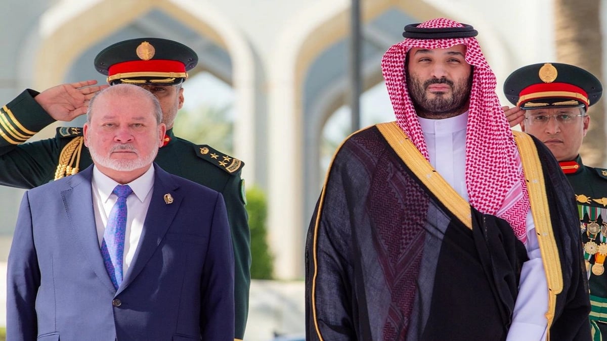 ولي العهد يستقبل ملك ماليزيا في قصر اليمامة .. فيديو وصور