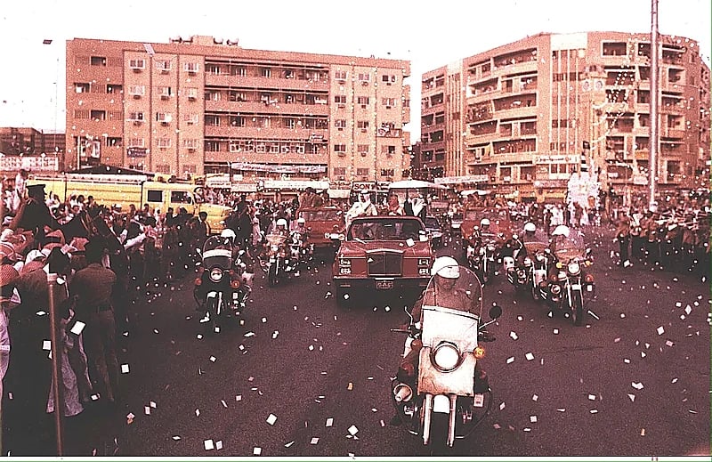 لقطة للأمير سلطان بن سلمان بعد عودته من رحلته في الفضاء