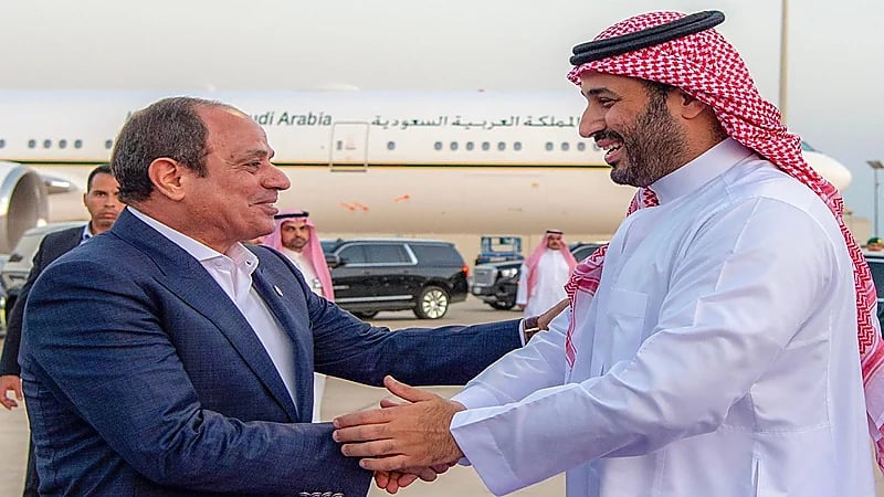 فخامة الرئيس السيسي يغادر نيوم وولي العهد في مقدمة مودعيه