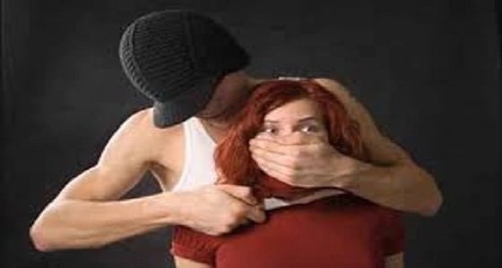 خباز ينهار أمام عاهرتين في دبي ويطعنهما بشفرة حلاقة