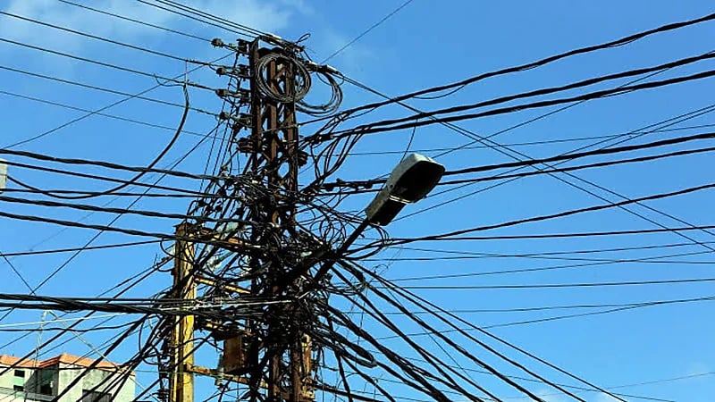 الكهرباء تعود مجددا إلى لبنان 