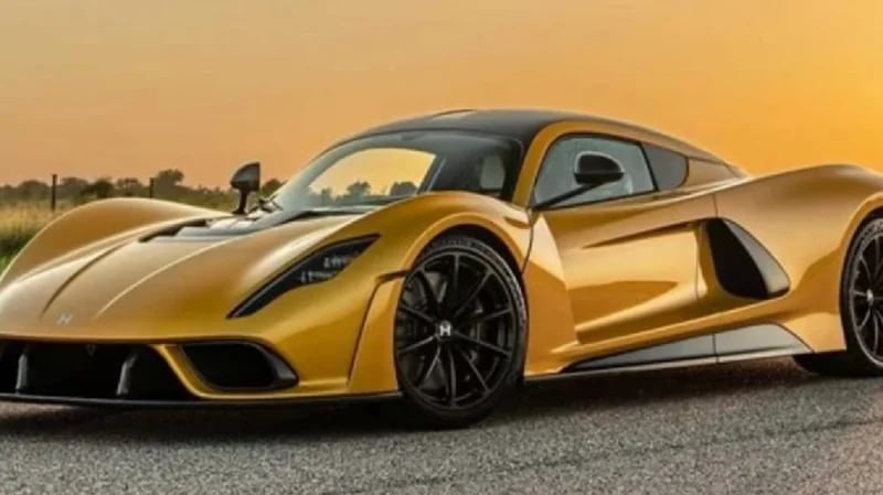 رسميا..  تسليم أولى نسخ السيارة"  Hennessey Venom F5"  بــ 2 مليون و 100 ألف دولار