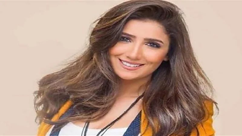 مي عمر تثير ضجة كبيرة بسعر معطفها في إحدى حفلات موسم الرياض 