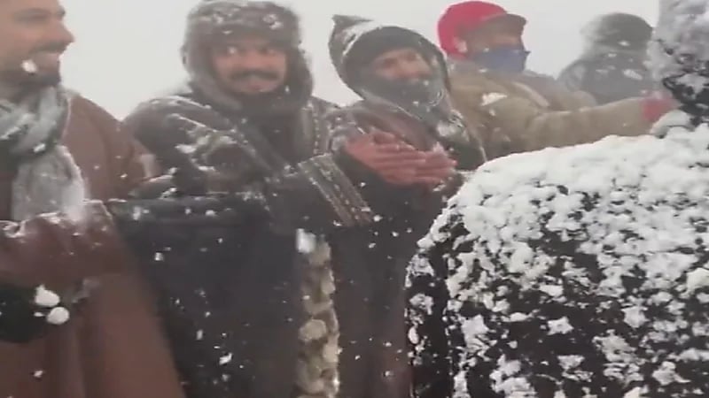 بالفيديو.. قنوات عالمية تسلط الأضواء على الدحة فوق ثلوج تبوك