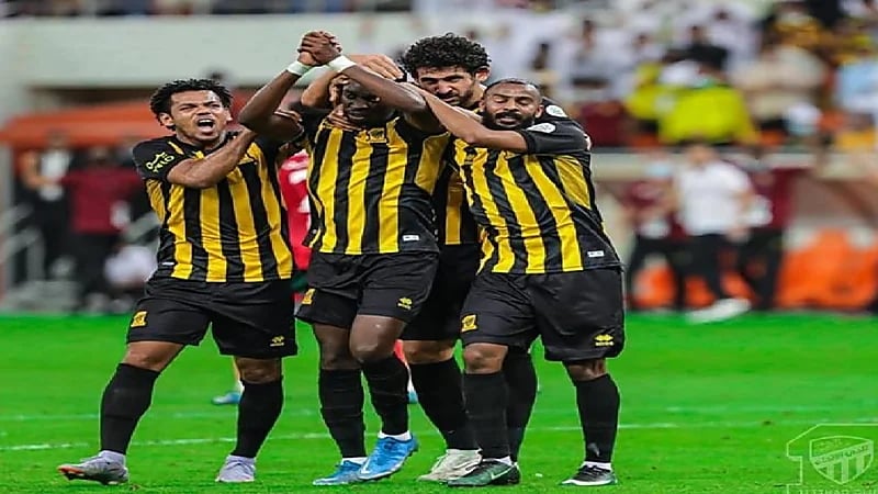 نجم الإتحاد يتلقى عرضان مغريان من الهلال والنصر