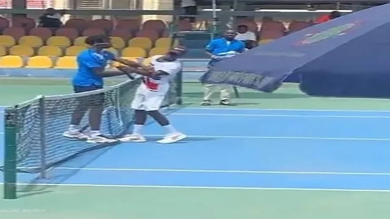 شاهد.. لحظة صفع لاعب تنس لخصمه على طريقة سميث