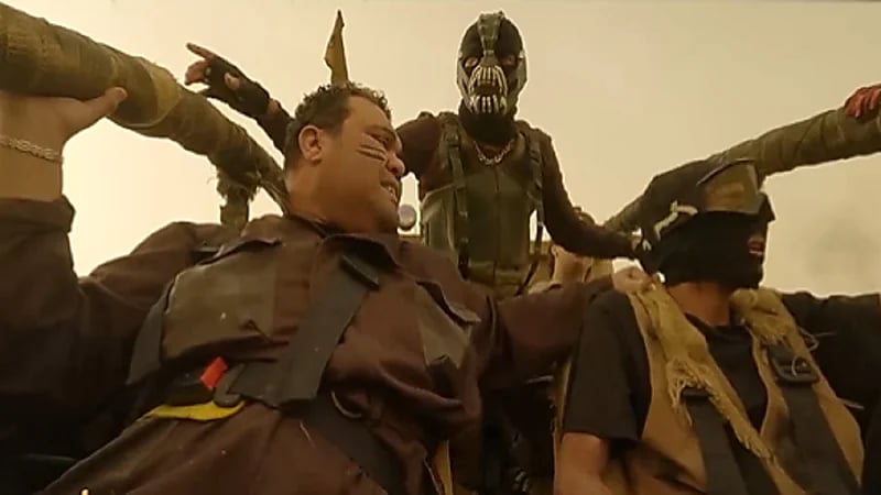 بالفيديو .. أحمد فتحي يبكي لحظة سقوط سيارة رامز موفي ستار