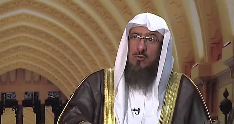 شاهد.. الماجد يوضح حكم اعتكاف المرأة في بيتها وصوره 