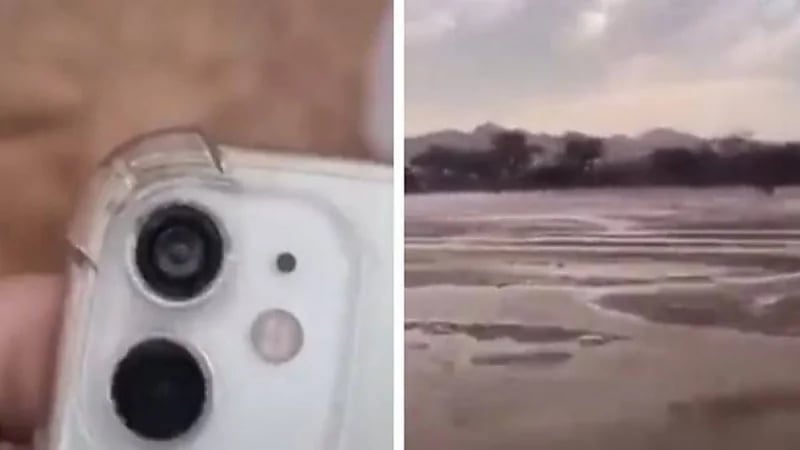 شاهد.. لحظة تعرض مواطن لصاعقة أثناء تصويره للأمطار