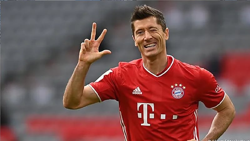 حميديتش يرد على أنباء اتفاق ليفاندوفسكي مع برشلونة