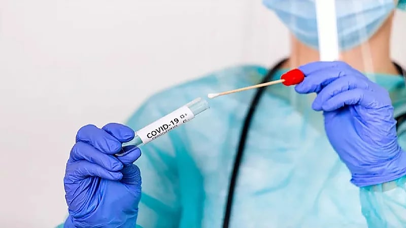 الإمارات تلزم طلبة المدارس بفحص PCR