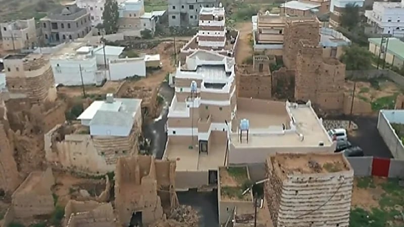 بالفيديو.. منزل يتحول لمتحف معماري مفتوح في عسير
