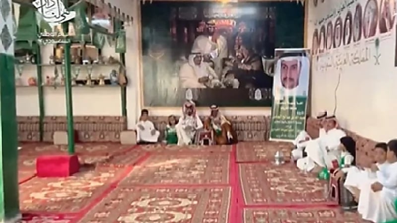 بالفيديو.. مواطن يحتفل باليوم الوطني مع جيرانه منذ 15 عاما