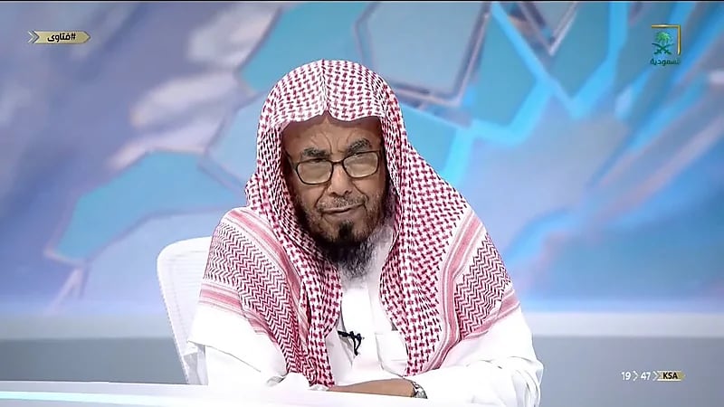 بالفيديو.. حكم تقديم الهدايا لرئيس العمل