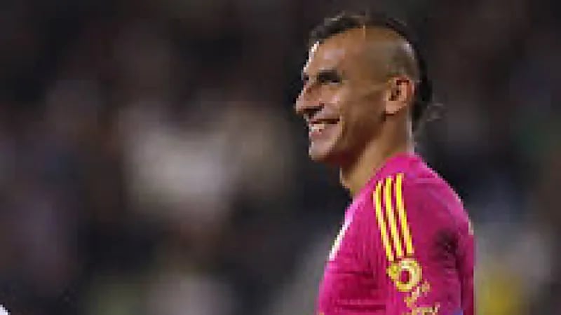 إيقاف حارس نادي تيغرس 11 مباراة بسبب استخدام شعاع ليزر