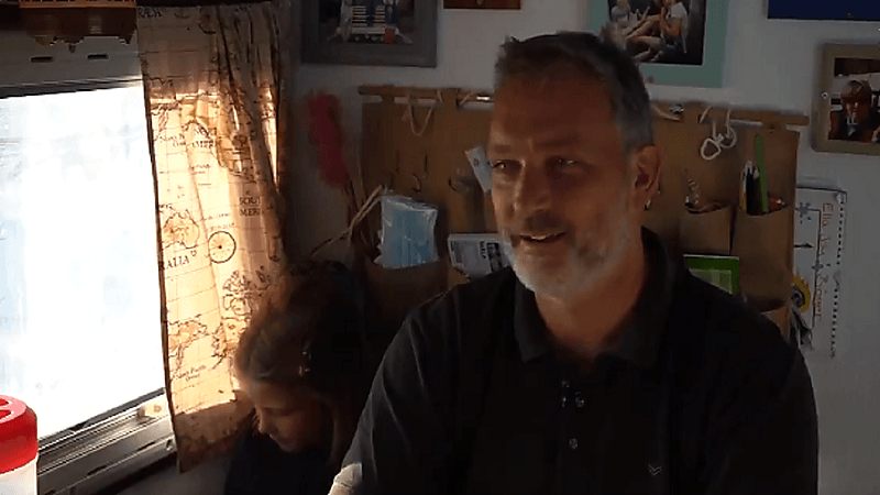 بالفيديو.. رحالة ألماني يروي ذكريات رحلته التي استمرت عام وشهرين في المملكة