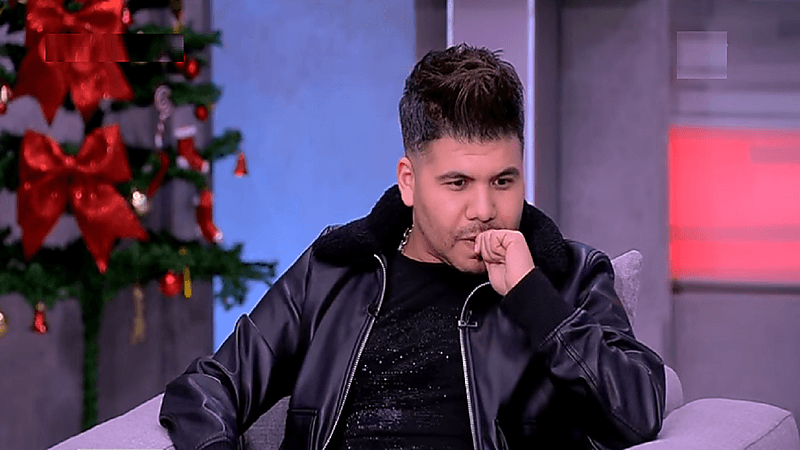 عمر كمال يدخل في نوبة بكاء: "الدنيا كلها كسرت بخاطري حتى البنت اللى حبيتها'