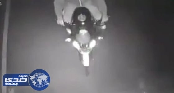 بالفيديو.. محاولة سرقة حاوية تودي بحياة اللصوص