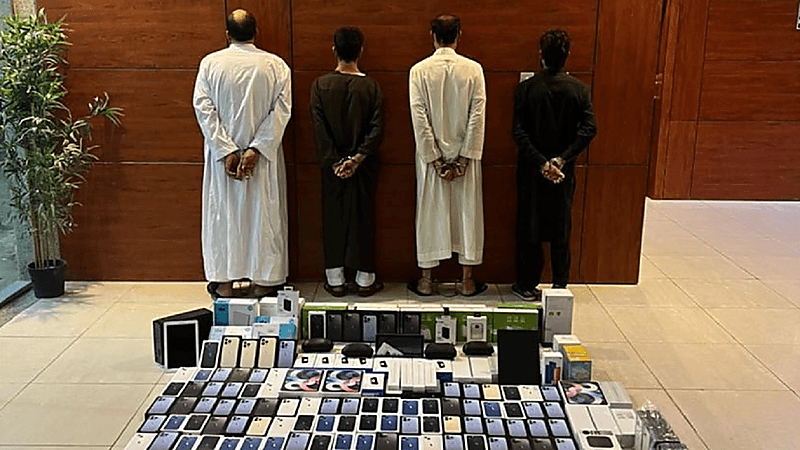 القبض على 4 أشخاص قاموا بالسطو على مكتب اشتراكات لإحدى شركات الاتصالات بالرياض