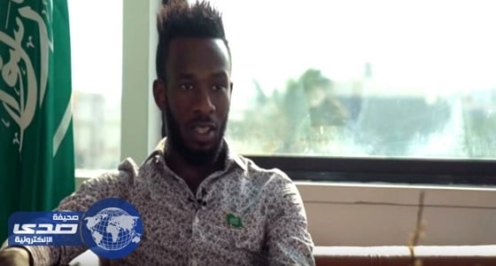 بالفيديو.. امرأة تصدم سيارة زوجها خلال تعلم القيادة