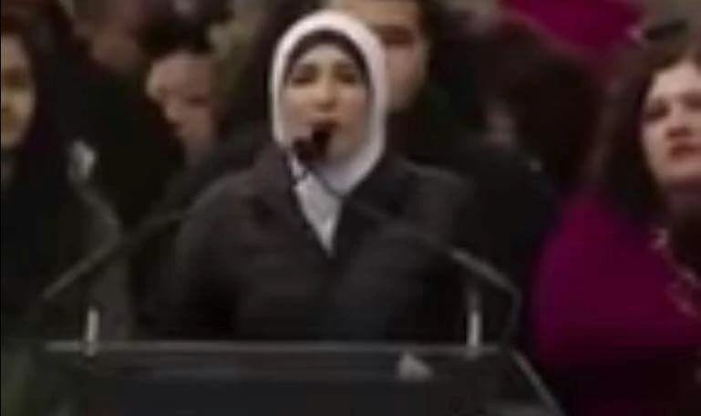 بالفيديو .. فلسطينية أمريكية توجه رسالة نارية لترامب في يوم تنصيبه