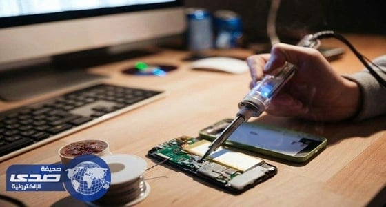 «مصعب» أول مقدم خدمة «دليفري» في تصليح وصيانة الجوالات