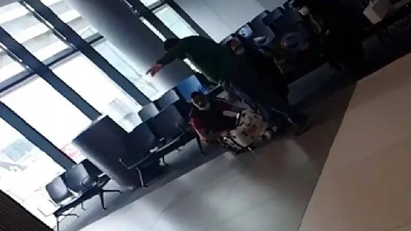 صور تسوق تثير موجة غضب ضد أسرة رئيس البرلمان الإيراني