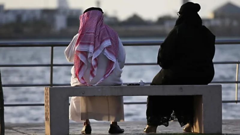 مواطن يطلق زوجته بسبب صديقيه