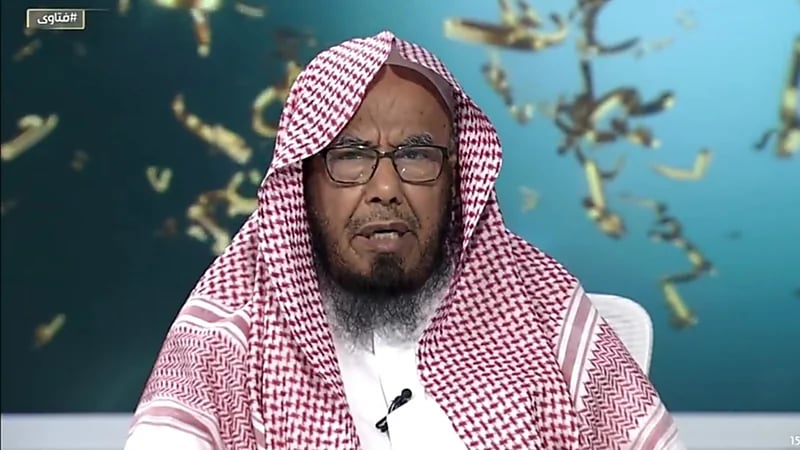 ما المدة التي يجب أن تكون بين العمرتين لتكفر عن الذنوب؟ الشيخ عبدالله المطلق يجيب (فيديو)