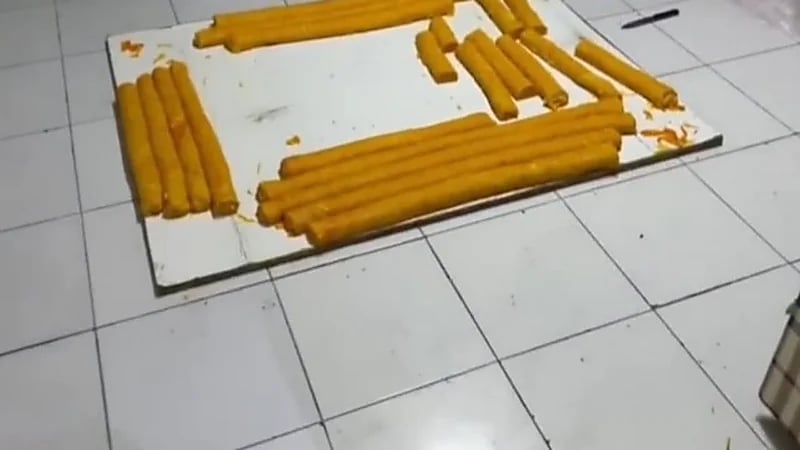 شاهد.. ضبط موقع مخالف يعمل كمخبز بالخفاء في جدة 