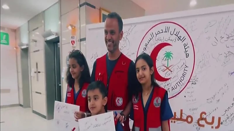 شاهد.. طفل عمره 7 سنوات ينقذ شقيقته من الموت