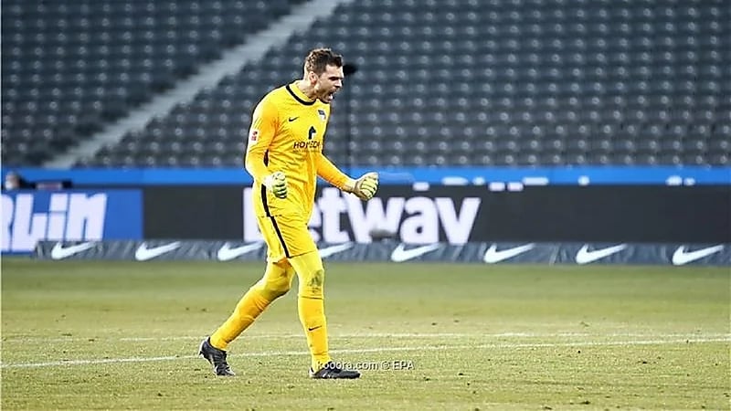 حارس مرمى يرفع دعوى قضائية ضد ناديه بسبب الاستغناء عنه 