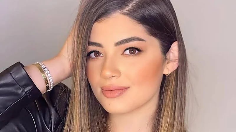 شاهد.. الفنانة ليلى زاهر تفاجئ جمهورها بإطلالة جذابة 