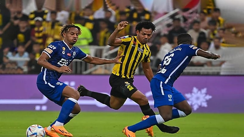 مواجهة شرسة بين الهلال والاتحاد لحصد لقب الدوري 