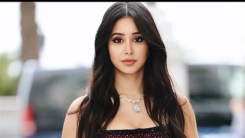 شاهد.. أسيل عمران تبهر جمهورها بإطلالة جذابة 